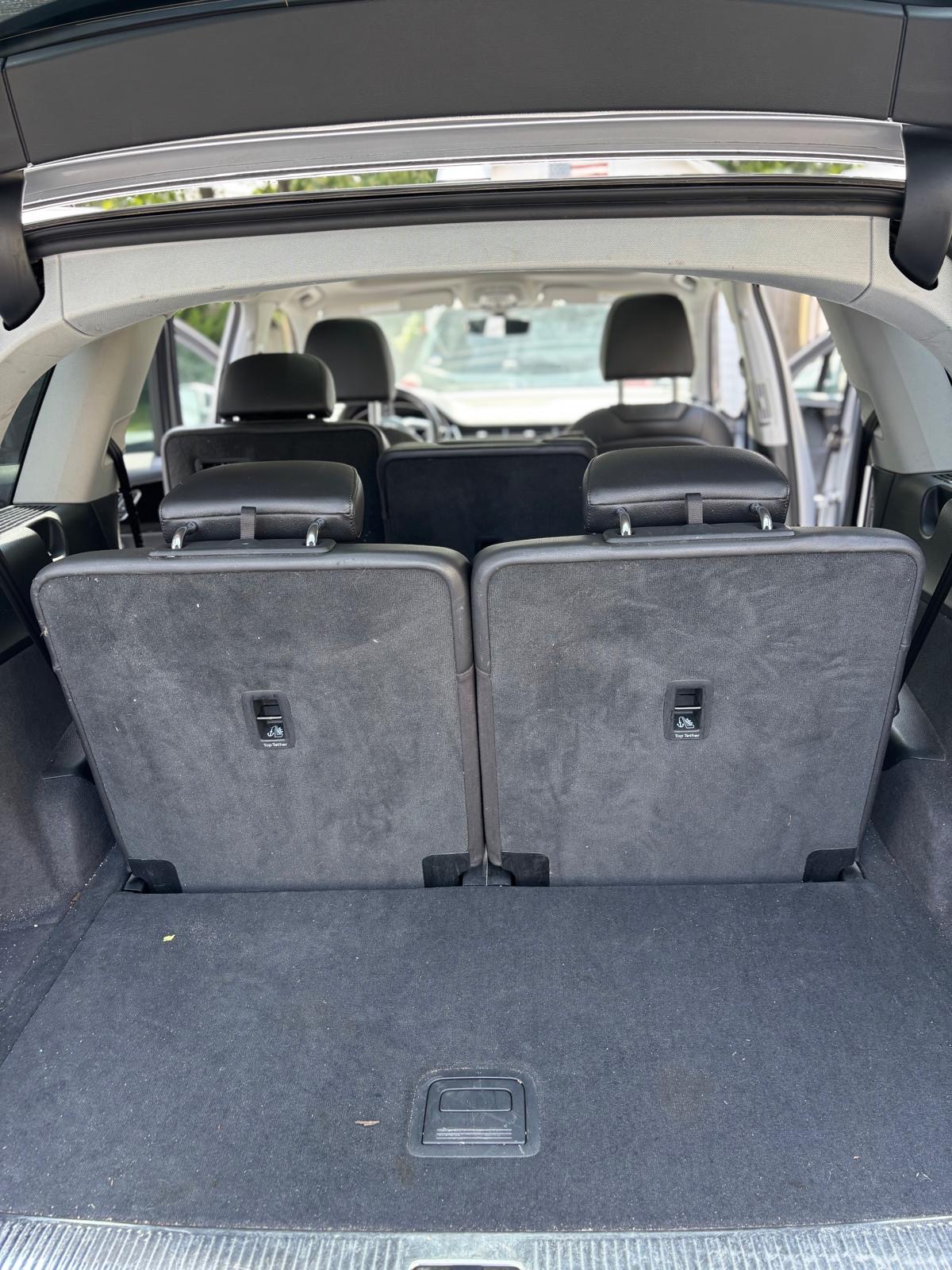 Audi Q7 trunk detail before